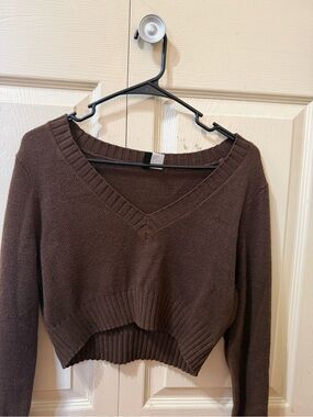 H&M brown v neck cropped sweater size medium